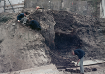 827216 Afbeelding van blootgelegde restanten van oude bebouwing op het terrein aan Achter Clarenburg te Utrecht ...