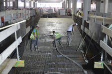 832452 Afbeelding van de werkzaamheden in aanbouw zijnde parkeergarage onder het entreegebouw van Nieuw Hoog Catharijne ...