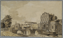 36482 Gezicht vanaf de singel over de stadsbuitengracht op de Catharijnepoort en -brug te Utrecht, uit het zuiden.