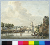 36381 Gezicht over de stadsbuitengracht op de stadswal te Utrecht met de Tolsteegbrug en -poort en daarachter de ...
