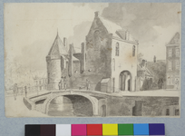 36773 Gezicht op de Weerdpoort en de Zandbrug te Utrecht vanaf de westzijde van de Oudegracht, uit het zuiden; rechts ...