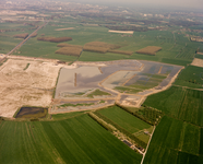 50132 Luchtfoto van het gebied ten noordoosten van Houten, uit het zuidoosten, tijdens het bouwrijp maken van het ...