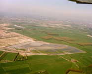 50133 Luchtfoto van het gebied ten noordoosten van Houten, uit het oosten, tijdens het bouwrijp maken van het terrein ...
