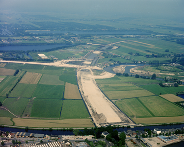 50329 Luchtfoto van de polder Oostwaard te Maarssen-Dorp (gemeente Maarssen) uit het zuidwesten; met in het midden het ...
