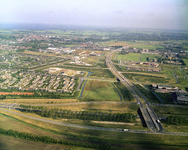 50358 Luchtfoto van een gedeelte van Maarssenbroek (gemeente Maarssen) uit het zuidwesten; met in het midden de ...