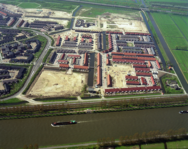 50361 Luchtfoto van de in aanleg zijnde wijk Zwanenkamp te Maarssenbroek (gemeente Maarssen) uit het noordoosten; met ...