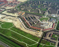 50362 Luchtfoto van de deels in aanleg zijnde wijken Valkenkamp en Zwanenkamp te Maarssenbroek (gemeente Maarssen) uit ...
