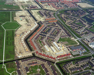 50363 Luchtfoto van de in aanleg zijnde wijk Valkenkamp te Maarssenbroek (gemeente Maarssen) uit het zuidwesten; met op ...