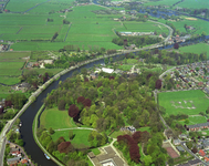 50370 Luchtfoto van de buitenplaatsen Doornburgh, Goudestein en Vechtoever met de Vecht en de Straatweg te ...