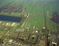 50403 Luchtfoto van een gedeelte van de wijk Overvecht (gemeente Utrecht) uit het zuidwesten, met de begraafplaats en ...