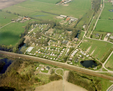 50487 Luchtfoto van de camping De Batterijen (Dijkje 1) te Renswoude op het noordelijke deel van het Voormalige Fort ...