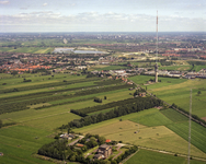 50954 Luchtfoto van de polder Hooge Biezen te IJsselstein, uit het zuidwesten, met rechts de radio- en TV-toren van ...