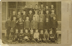 131 Groepsportret leerlingen lagere jongensschool / Sanders, H., 1880-1890