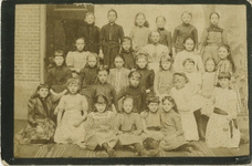 246 Klas van een meisjesschool / Sanders & Co., H., 1886-1895