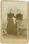 257 Twee jonge vrouwen, 1890-1910