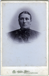 288 Portret van een vrouw / Uges, R., 1902-1914