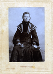 303 Portret van een jonge vrouw / Uges, Reinier, 1902-1914