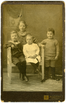 312 Portret van vier kinderen / Loman, H., 1900-1915