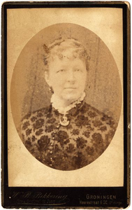 404 Portret van een vrouw / Bekkering, W.B., 1891-1896