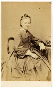 442 Portret van een vrouw / Egenberger, J.H., 1865-1866