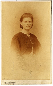 444 Portret van een vrouw / Egenberger, J.H., 1864-1870