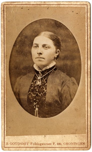 449 Portret van een vrouw / Goudsmit, S., 1886-1890
