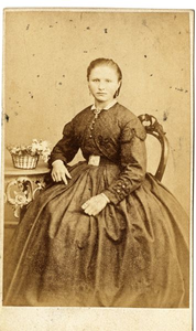 451 Portret van een vrouw / Holman, J.H., 1870-1875