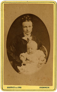 462 Portret van een vrouw met kind / Jong, Godfried de, ca 1882