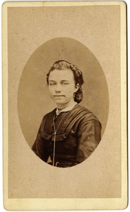 466 Portret van een jonge vrouw / Karsses, J.W., ca 1870