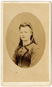 468 Portret van een jonge vrouw / Karsses, J.W., ca 1870