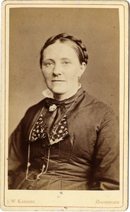 474 Portret van een vrouw / Karsses, J.W., 1873-1875